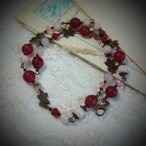 دستبند گل سرخی