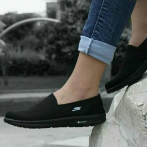 کفش کتانی اسکیچرز زنانه