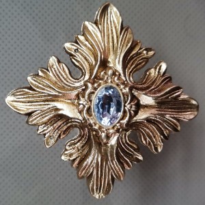 گل میخ پرده