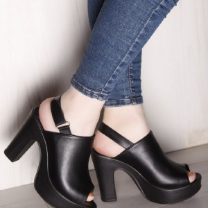 کفش پاشنه دار