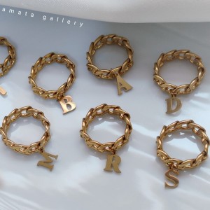 انگشتر کارتیر استیل دخترانه با آویز حروف اسم-96070